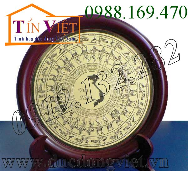 Đĩa đồng ăn mòn khung viền tròn bằng gỗ dùng làm quà tặng