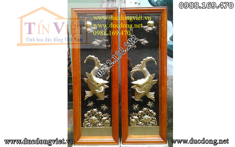Tranh đồng lý ngư vọng nguyệt được sản xuất thủ công bởi các thợ lành nghề tại Đúc Đồng Tín Việt