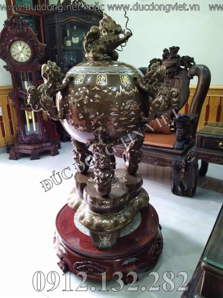 Đỉnh bóng thất lân khảm bạc cao 1,2m đúc bằng đồng đỏ, khảm bạc