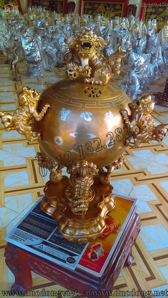 Đỉnh đồng quả bóng 65 đồng vàng khảm tam khí bằng bạc
