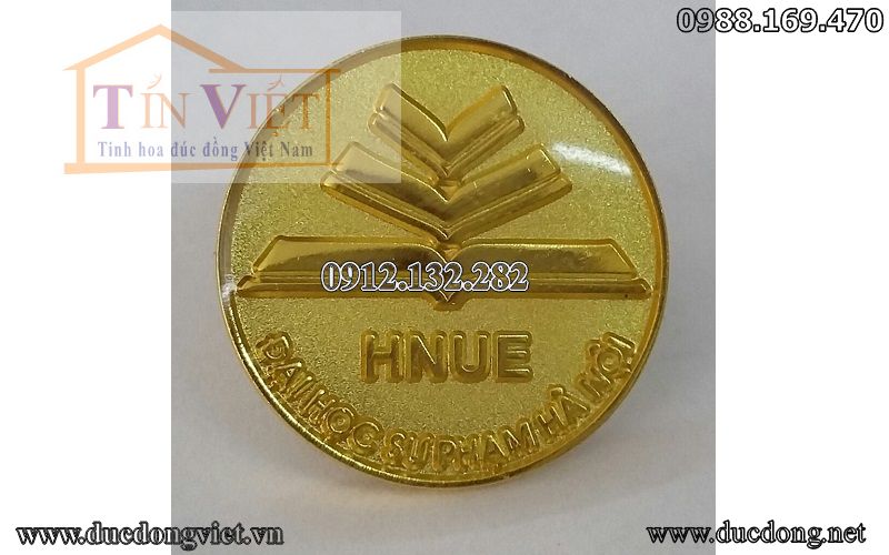 lô gô huy hiệu bằng đồng mạ vàng