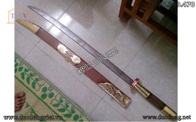 Kiếm bằng đồng dùng để trang trí