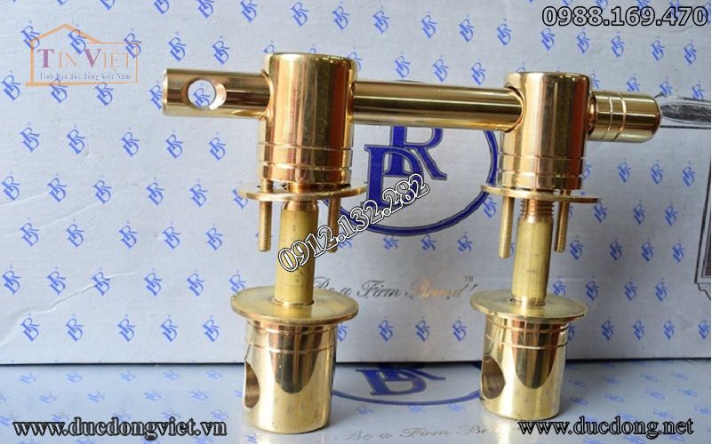 Khóa cửa bằng đồng vàng