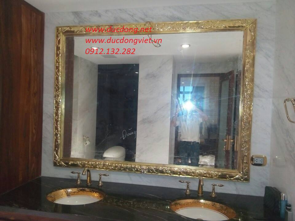 Khung gương bằng đồng mạ vàng