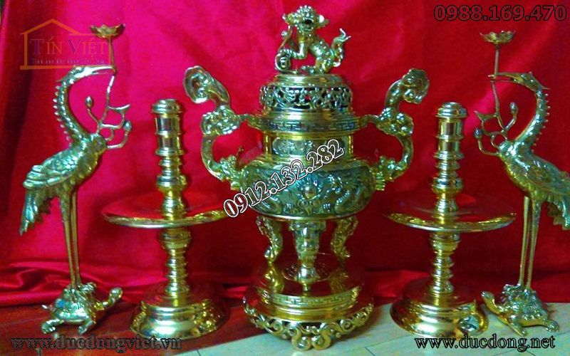 Bộ thờ bằng đồng ngũ sự song long chầu nguyệt