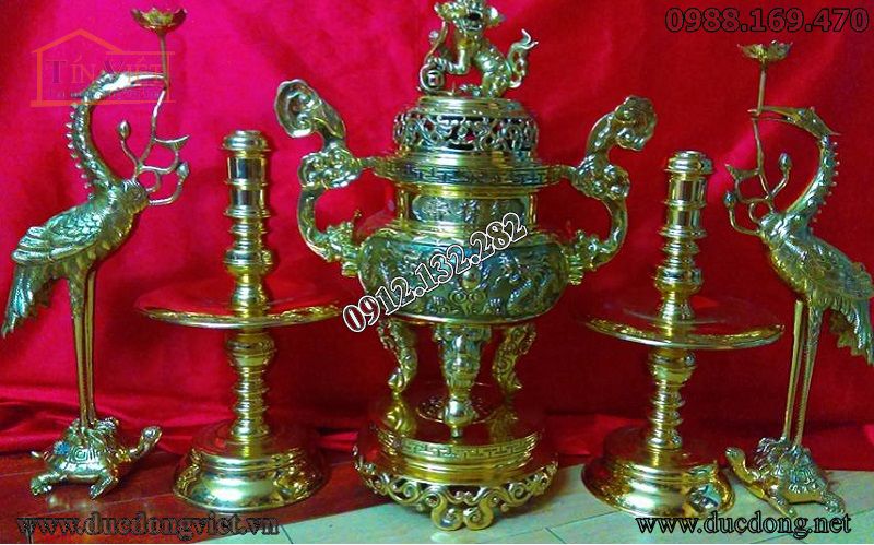 Bộ thờ bằng đồng ngũ sự song long chầu nguyệt