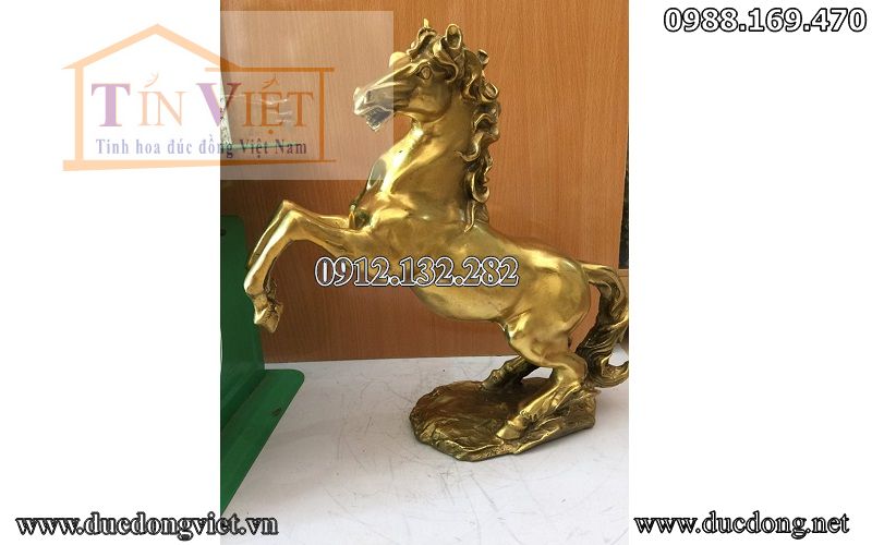 Linh vật ngựa bằng đồng