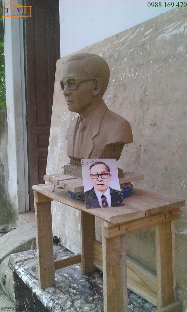 Tượng đồng bán thân truyền thần