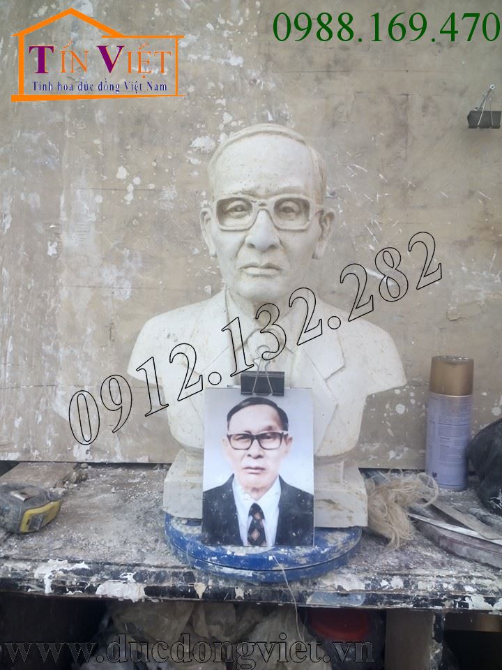 Tượng đồng bán thân truyền thần