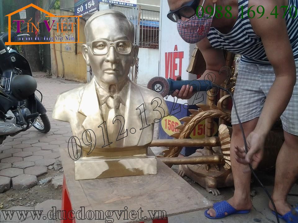 Tượng đồng bán thân truyền thần