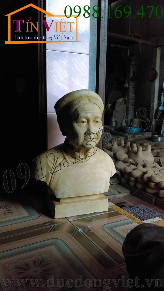 Tượng bán thân truyền thân của khách bên Hà Đồng