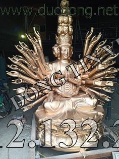 Tượng mẫu đang được tạc bằng đất sét, tượng được tạc bởi nghệ nhân làng nghề lộng thượng của xưởng Đồ Đồng Tín Việt